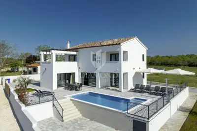 House for sale in Marčana, 200 m²