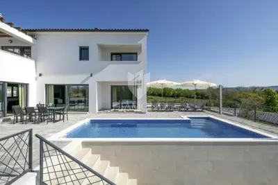 House for sale in Marčana, 200 m² - 2