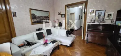 RIJEKA, CENTAR - Herrschaftliche 3-Zimmer-Wohnung mit Wohnzimmer mit Balkon im direkten Zentrum