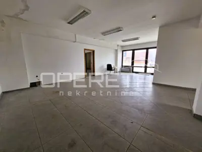 Gewerbeimmobilie zum Kauf in Šibice, 300 m² - 9