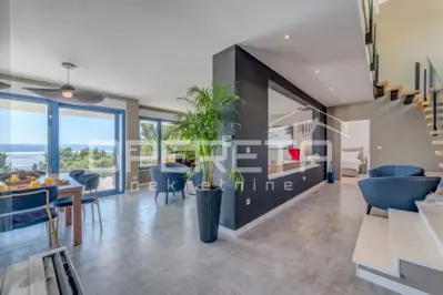 Vila 400 m², Baška Voda - blizu mora i otvoren pogled na more