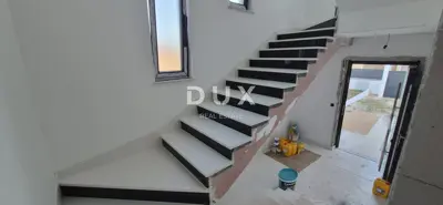 Bibinje, kuća s dva stana, bazen, 260 m², blizina mora - 6