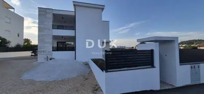 Bibinje, kuća s dva stana, bazen, 260 m², blizina mora - 3