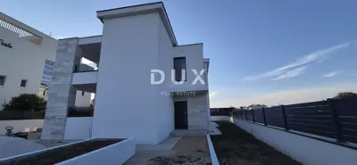 Bibinje, kuća s dva stana, bazen, 260 m², blizina mora - 4