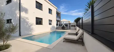 Bibinje, Haus mit zwei Wohnungen, Pool, 260 m², Meeresnähe