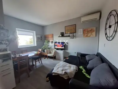 Apartment 42 m², Peroj - center, terrace with a view of greenery
