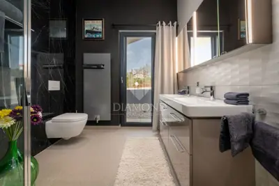 Poreč, okolica, impozantna moderna vila na posjedu od 6200 m² - 8