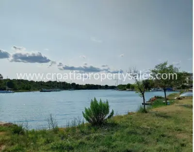 Building land 1,640 m², Bilice - 1st row to the sea