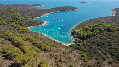 Pakleni otoci, Eigentum mit einem alten Haus, 49ha - 6