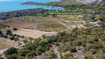 Pakleni otoci, Eigentum mit einem alten Haus, 49ha - 4