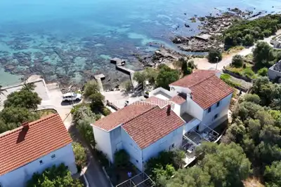 Kuća na Pelješcu, uz plažu i mirna slijepa ulica - 2