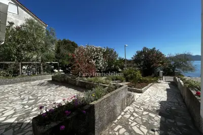 Kuća na Pelješcu, uz plažu i mirna slijepa ulica - 10