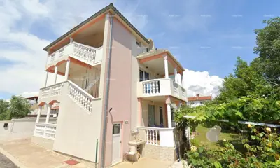 House in Valbandon, Fažana, landscaped yard and parking - 2