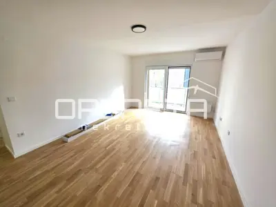 Apartment 56 m², Volovčica - 3 rooms, balcony and elevator - 4