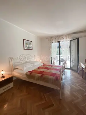 House 260 m², Supetar on Brač, 6 apartments and garage - 6