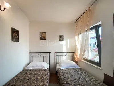 House 260 m², Supetar on Brač, 6 apartments and garage - 11