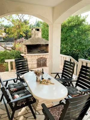 House 260 m², Supetar on Brač, 6 apartments and garage - 3