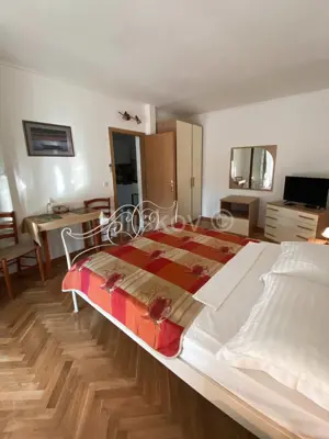 House 260 m², Supetar on Brač, 6 apartments and garage - 7