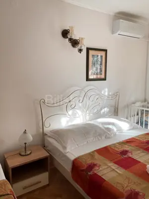 House 260 m², Supetar on Brač, 6 apartments and garage - 10