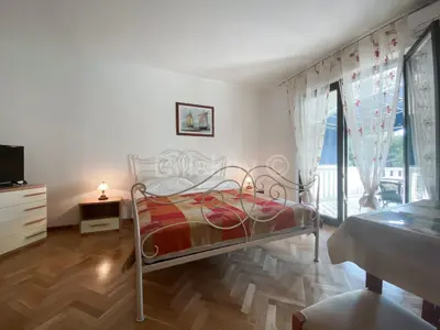 House 260 m², Supetar on Brač, 6 apartments and garage - 5