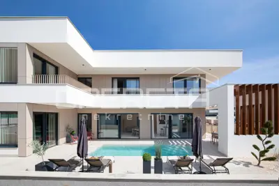 Haus 322 m², Fažana - 50 m vom Strand