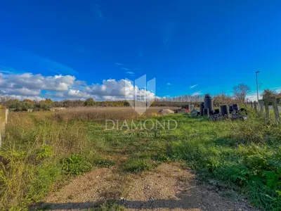 Building land 3,000 m², Umag surroundings and access road - 3