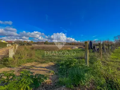 Building land 3,000 m², Umag surroundings and access road - 2