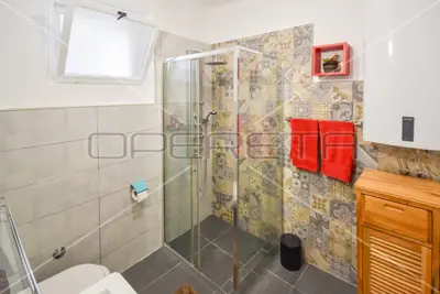 Novouređena kuća s 3 stana, Šibenik- centar - 16