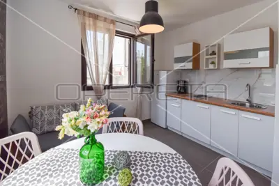 Novouređena kuća s 3 stana, Šibenik- centar - 6