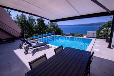 Crikvenica, luksuzna kuća, 4 apartmana, bazen, parking, vrt, garaža
