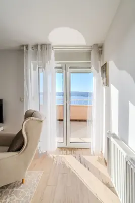 Crikvenica, luksuzna kuća, 4 apartmana, bazen, parking, vrt, garaža - 20