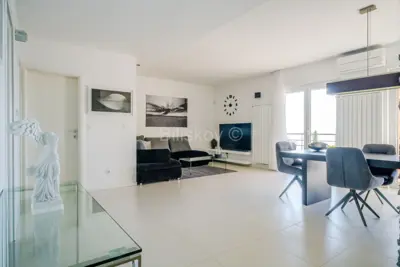 Crikvenica, luksuzna kuća, 4 apartmana, bazen, parking, vrt, garaža - 9