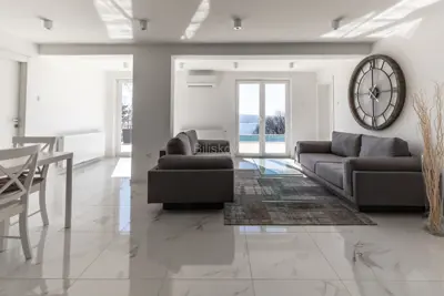 Crikvenica, luksuzna kuća, 4 apartmana, bazen, parking, vrt, garaža - 2