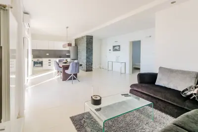 Crikvenica, luksuzna kuća, 4 apartmana, bazen, parking, vrt, garaža - 11