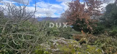 House 63 m², Labin - open view and spacious yard - 10