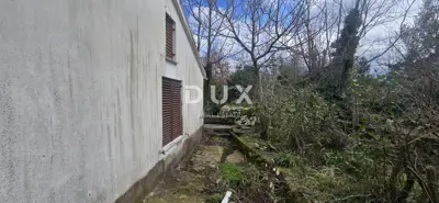 House 63 m², Labin - open view and spacious yard - 8