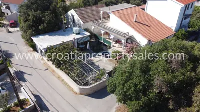 Haus in Rogoznica, Bucht neben dem Ort, Garage für 2 Autos - 4