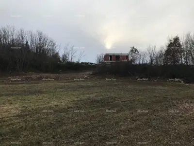Građevinsko zemljište 10 958 m², Pićan uz glavnu cestu