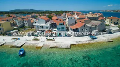 Stone house 160 m², Krapanj, 20 m from the sea