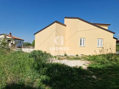 House 170 m², Buje - pool and summer kitchen - 6