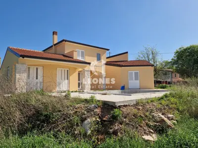 Haus 170 m², Buje - Pool und Sommerküche