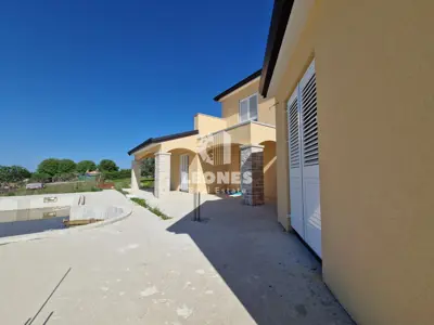 House 170 m², Buje - pool and summer kitchen - 4