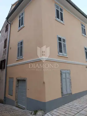 Haus in Pićnu, Altstadtzentrum und großes Potenzial - 2