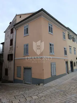 Haus in Pićnu, Altstadtzentrum und großes Potenzial