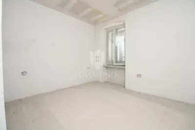 Haus in Pićnu, Altstadtzentrum und großes Potenzial - 8