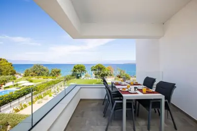 Malinska - Apartman s bazenom u prvom redu do plaže
