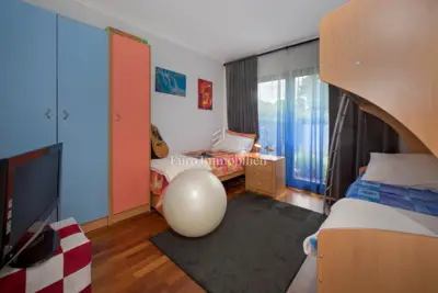 Stan u prizemlju s velikim vrtom i bazenom - Poreč - 20