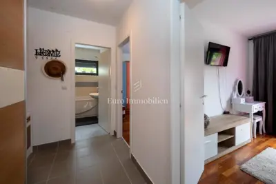 Stan u prizemlju s velikim vrtom i bazenom - Poreč - 18