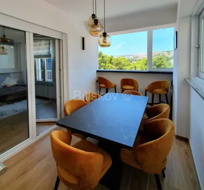 Wohnung 59 m², Okrug Gornji, 50 m vom Meer und Meerblick