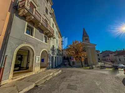 Poslovni prostor 156 m², Buje - centar i panoramski pogled na more